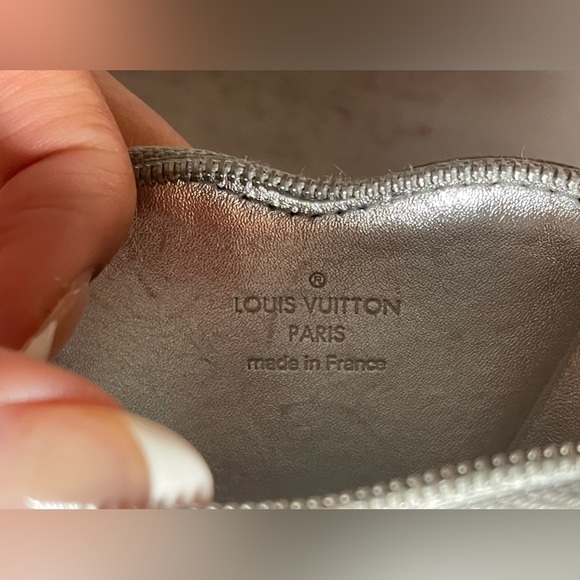 Louis Vuitton LV Heart Coin Purse Silver Monogram Mirror - Picture 12 of 14